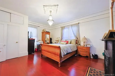 32-25 30th Street Astoria NY 11106