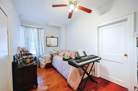 32-25 30th Street Astoria NY 11106
