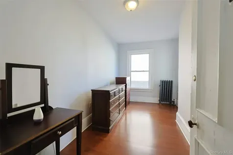 32-25 30th Street Astoria NY 11106