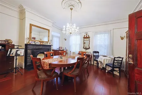 32-25 30th Street Astoria NY 11106