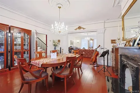 32-25 30th Street Astoria NY 11106