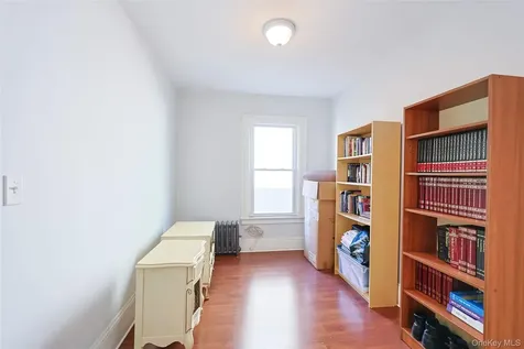 32-25 30th Street Astoria NY 11106