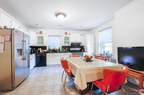 32-25 30th Street Astoria NY 11106