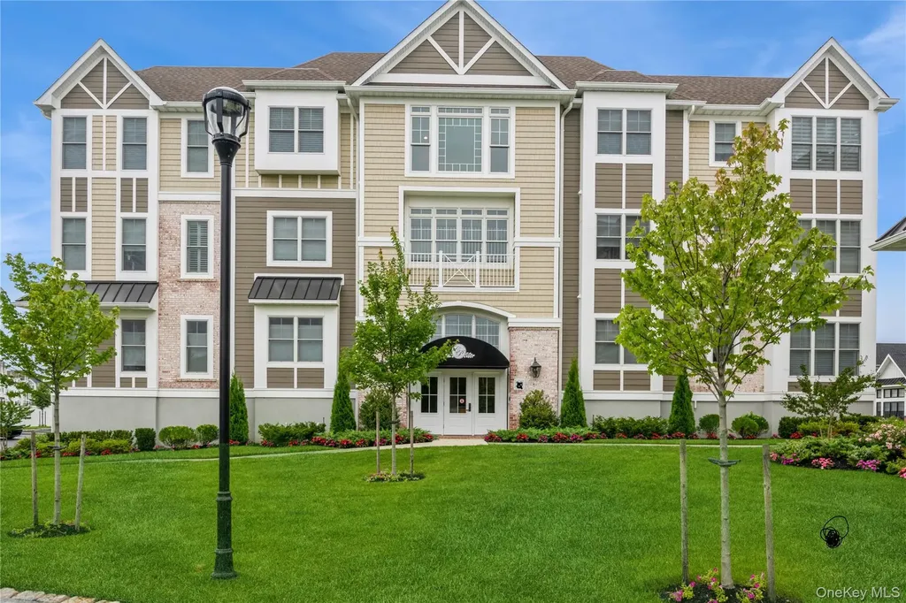 21105 Aspenwood Drive Plainview NY 11803