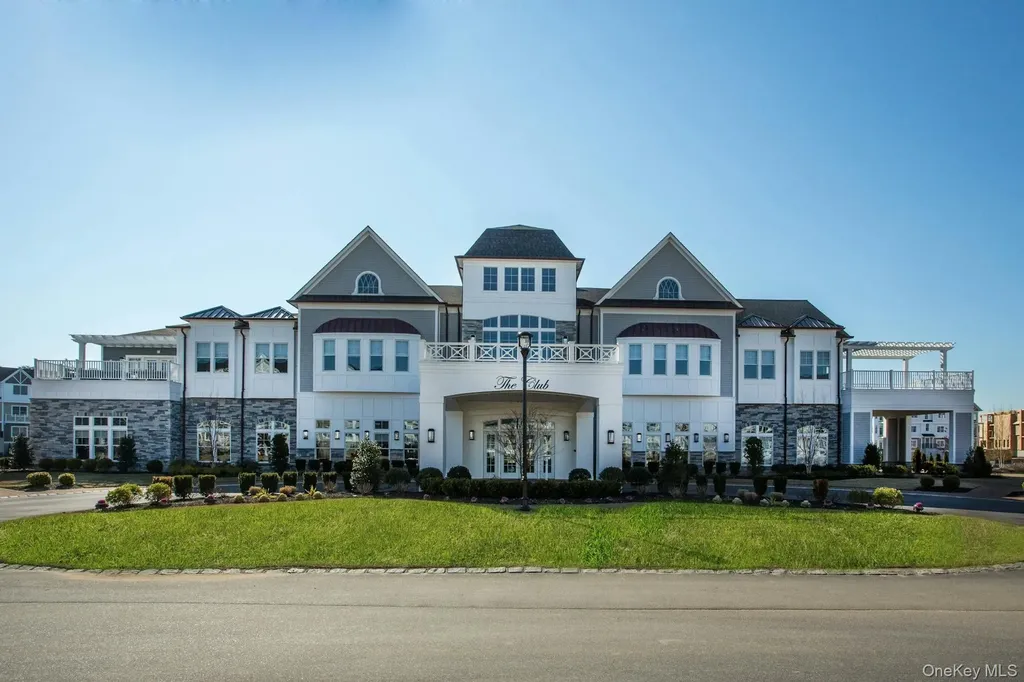 21105 Aspenwood Drive Plainview NY 11803
