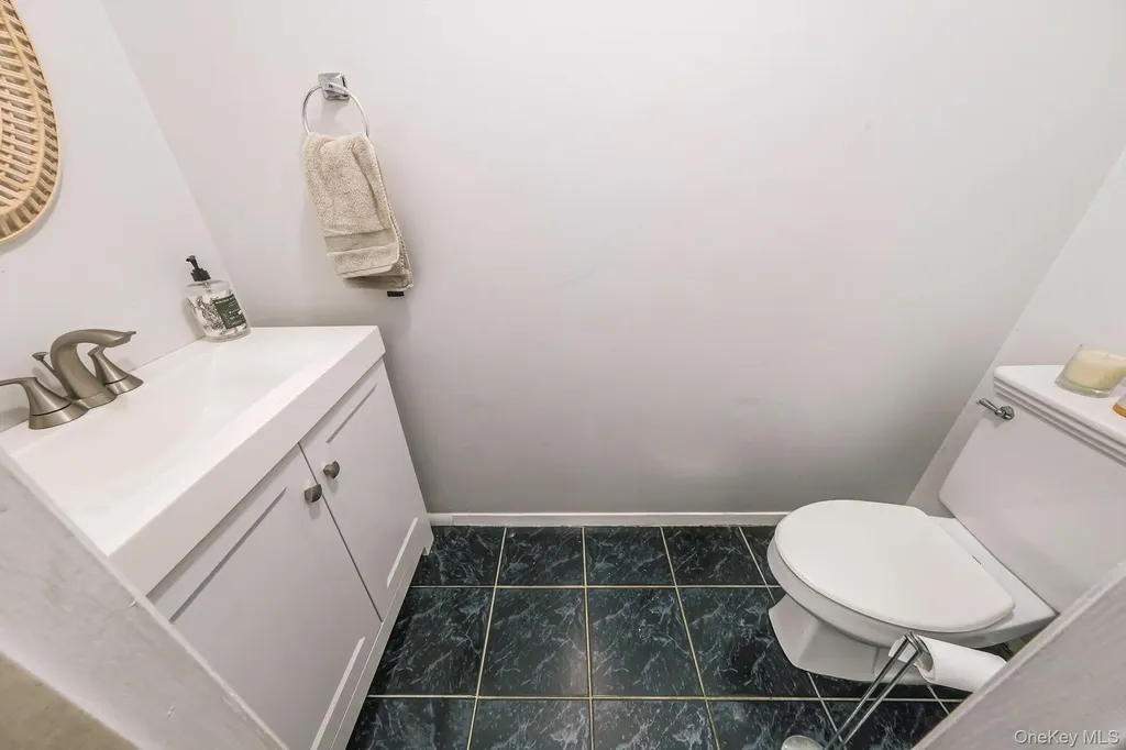 1005 Sara Circle Port Jefferson NY 11776