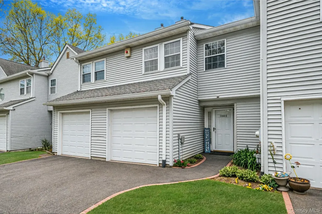 1005 Sara Circle Port Jefferson NY 11776