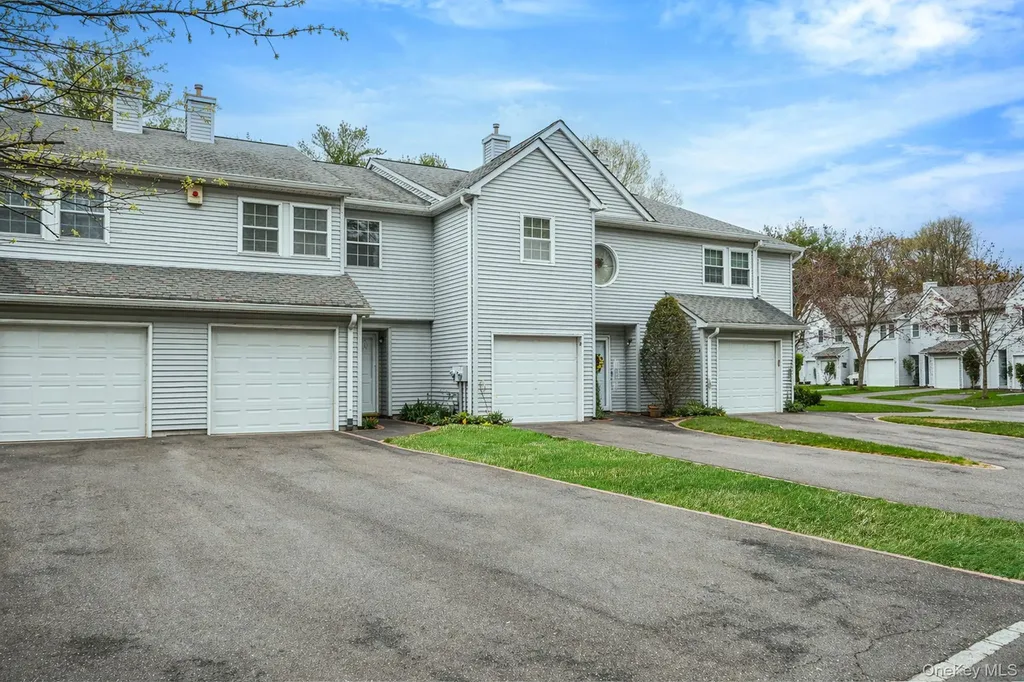 1005 Sara Circle Port Jefferson NY 11776