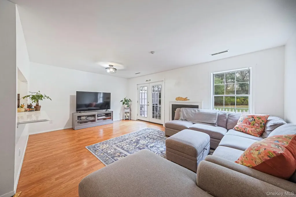1005 Sara Circle Port Jefferson NY 11776