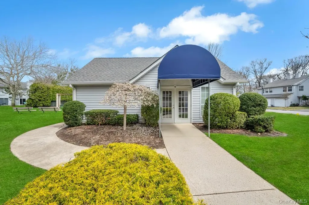 1005 Sara Circle Port Jefferson NY 11776