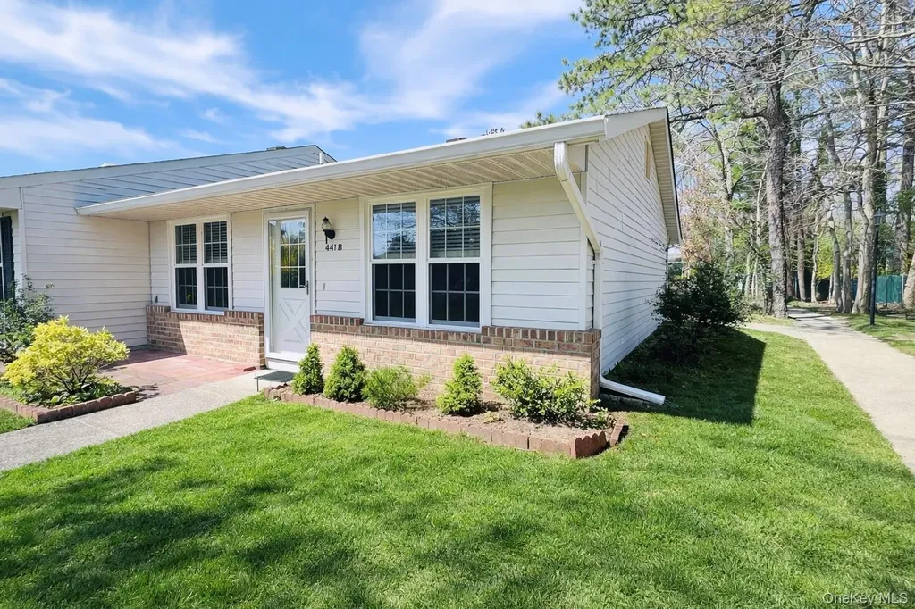 441 Arlington Drive Ridge NY 11961