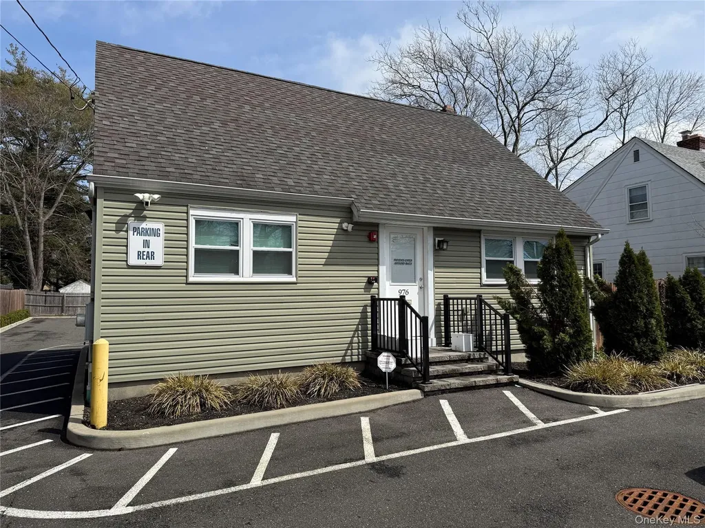 976 Roanoke Avenue Riverhead NY 11901
