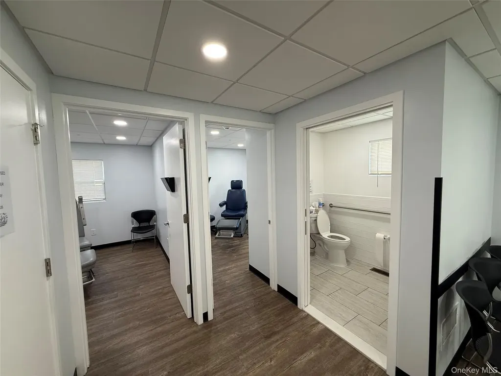 976 Roanoke Avenue Riverhead NY 11901