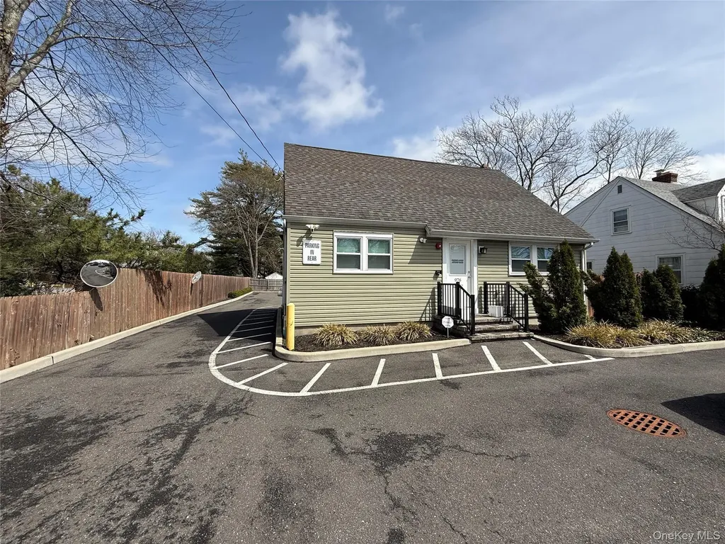 976 Roanoke Avenue Riverhead NY 11901