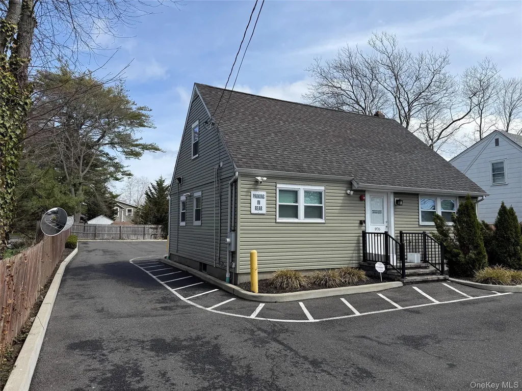 976 Roanoke Avenue Riverhead NY 11901