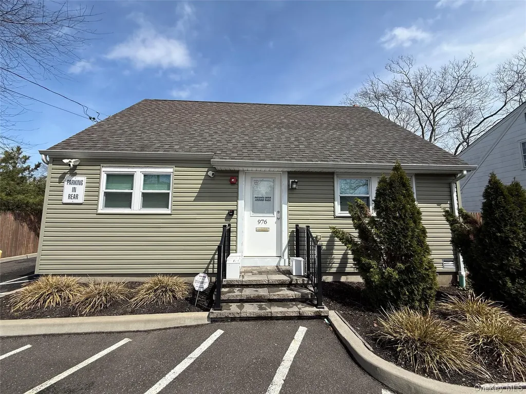 976 Roanoke Avenue Riverhead NY 11901