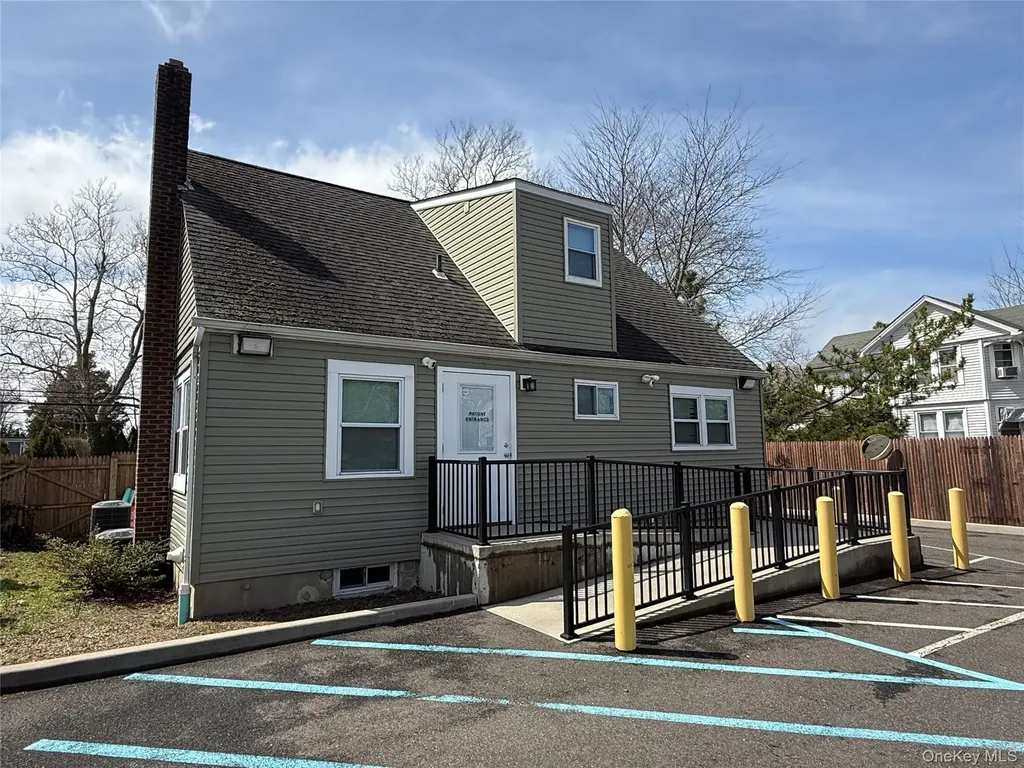 976 Roanoke Avenue Riverhead NY 11901