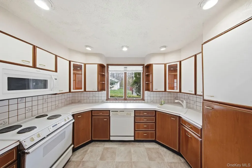 11 5th Avenue Newburgh NY 12550