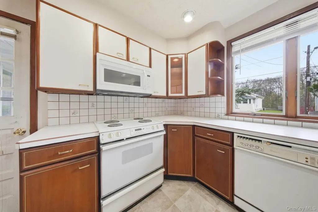 11 5th Avenue Newburgh NY 12550