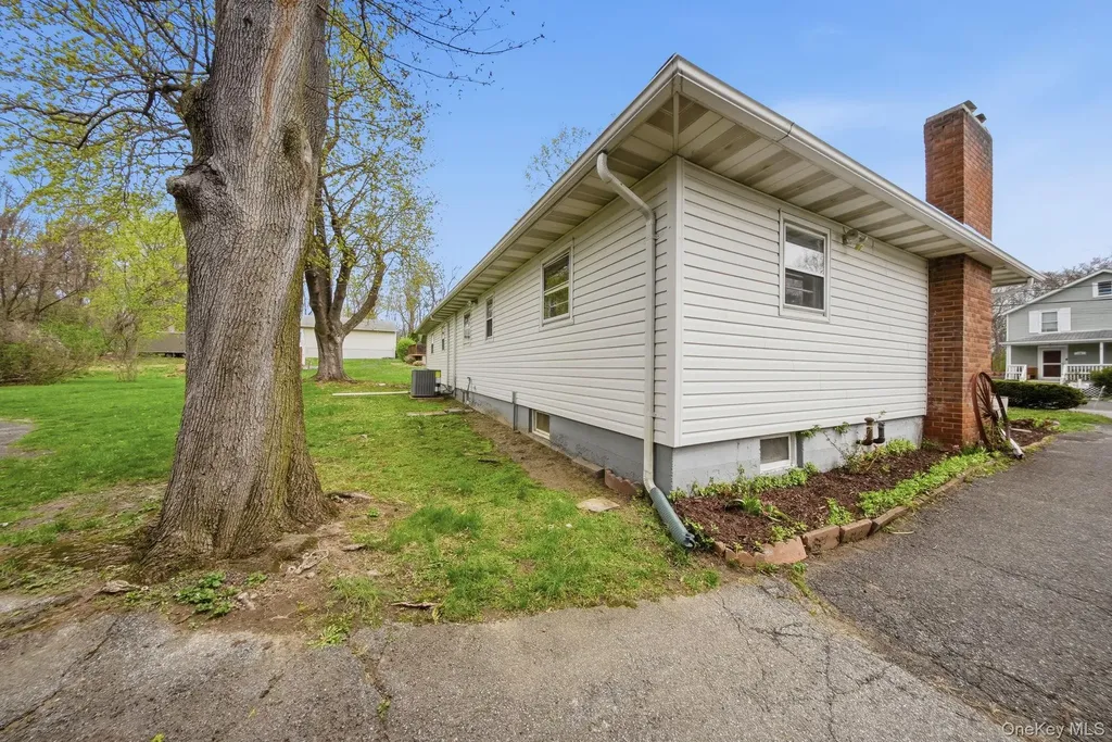 11 5th Avenue Newburgh NY 12550