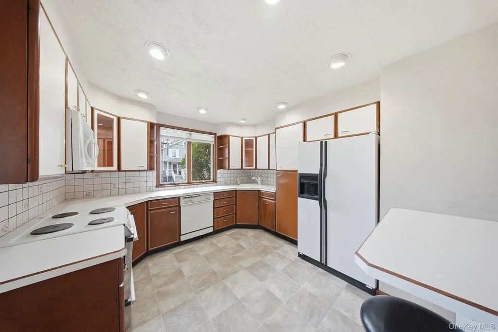 11 5th Avenue Newburgh NY 12550
