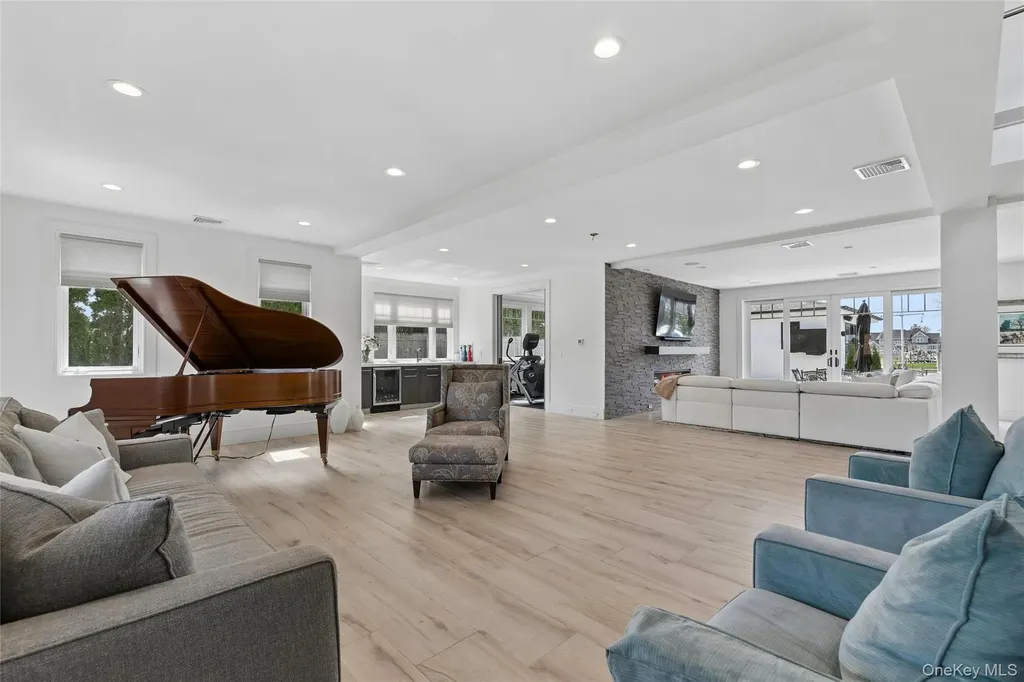 31 Shoal Drive West Islip NY 11795