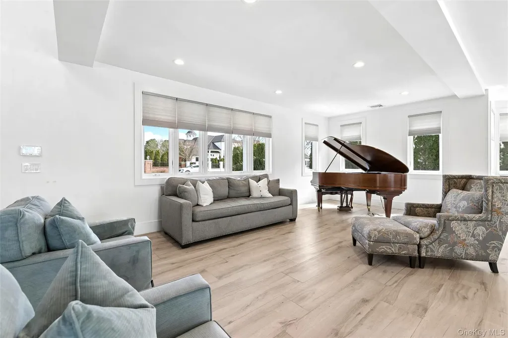 31 Shoal Drive West Islip NY 11795
