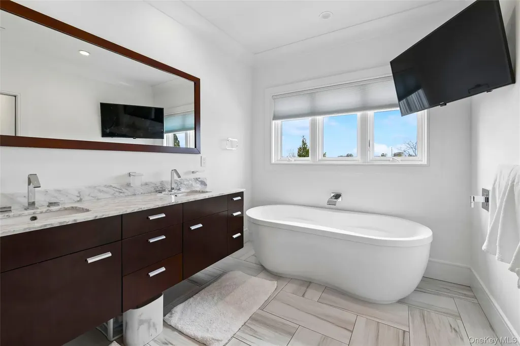 31 Shoal Drive West Islip NY 11795