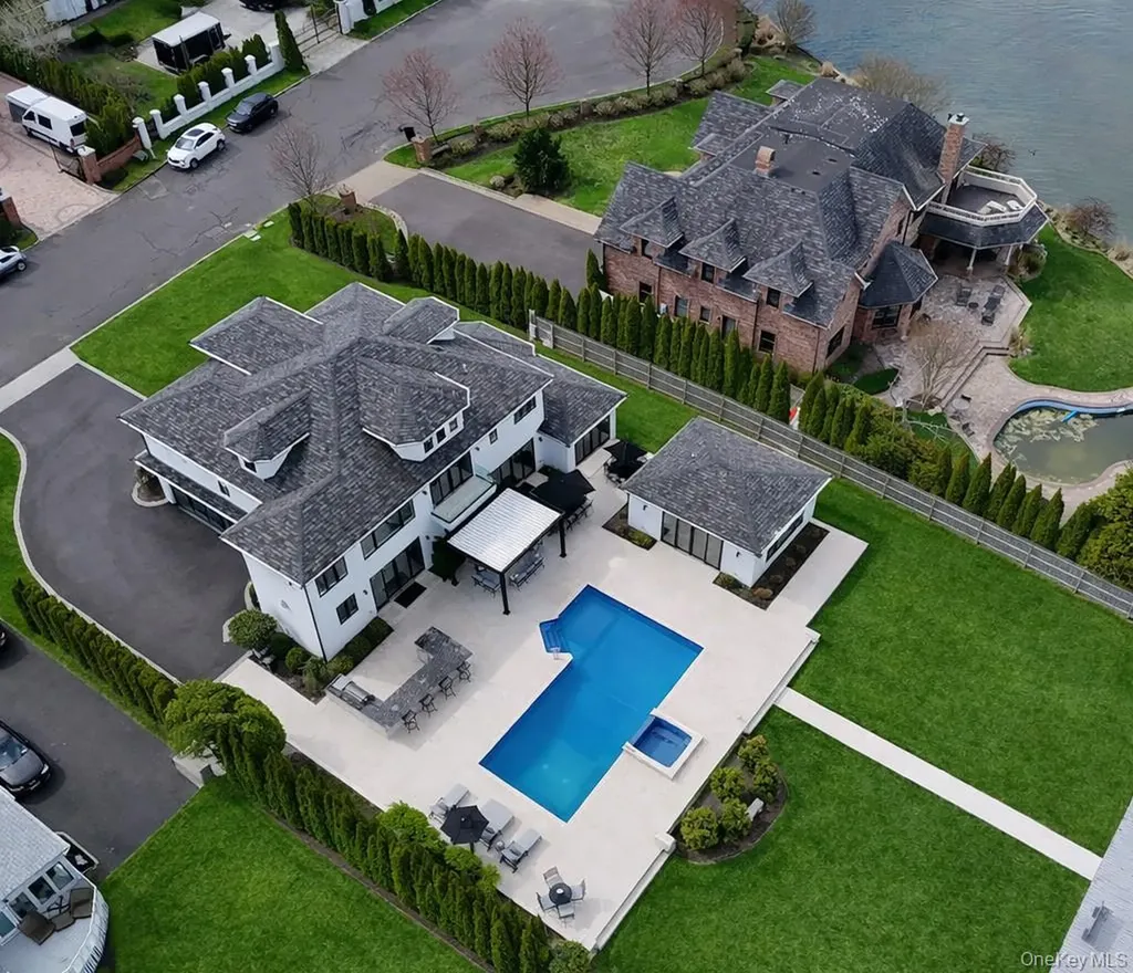 31 Shoal Drive West Islip NY 11795