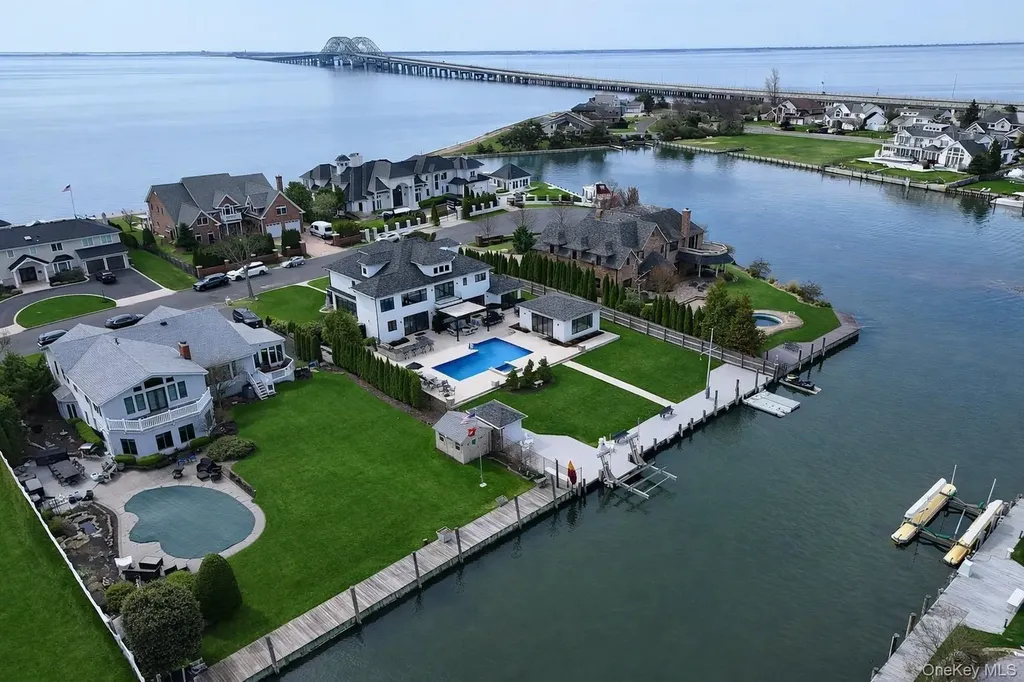 31 Shoal Drive West Islip NY 11795