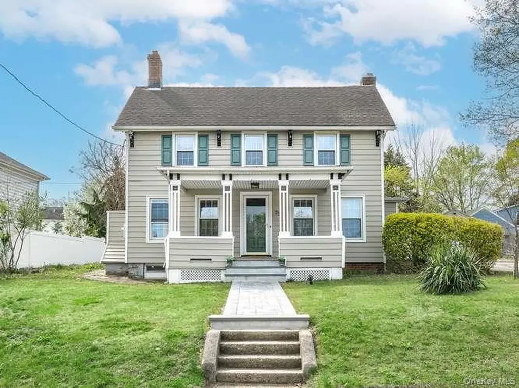 75 Grove Street Glenwood Landing NY 11547