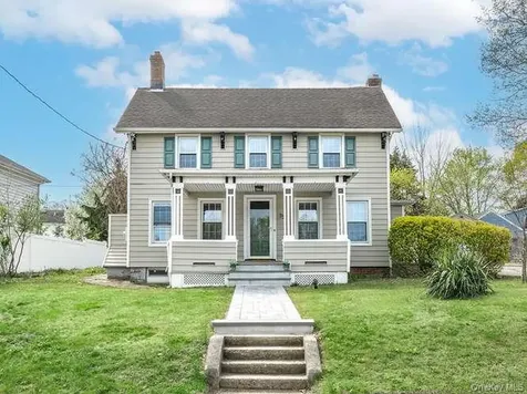 75 Grove Street Glenwood Landing NY 11547