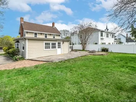 75 Grove Street Glenwood Landing NY 11547