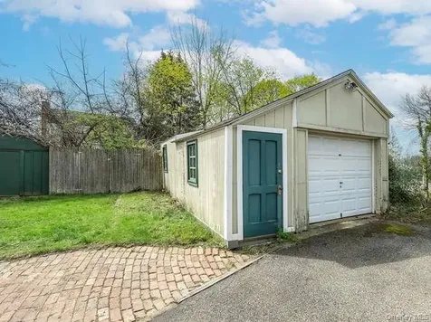 75 Grove Street Glenwood Landing NY 11547