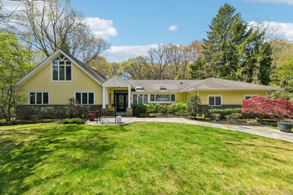 27 Treeview Drive Melville NY 11747