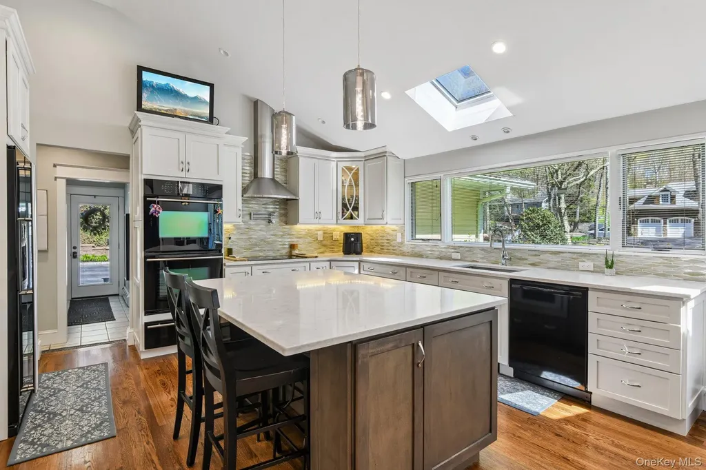 27 Treeview Drive Melville NY 11747