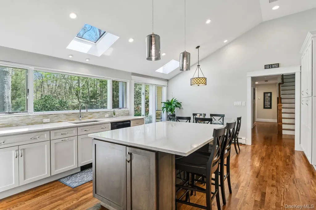 27 Treeview Drive Melville NY 11747