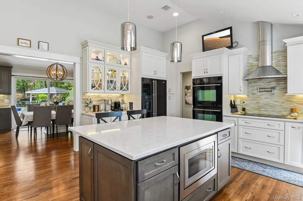 27 Treeview Drive Melville NY 11747