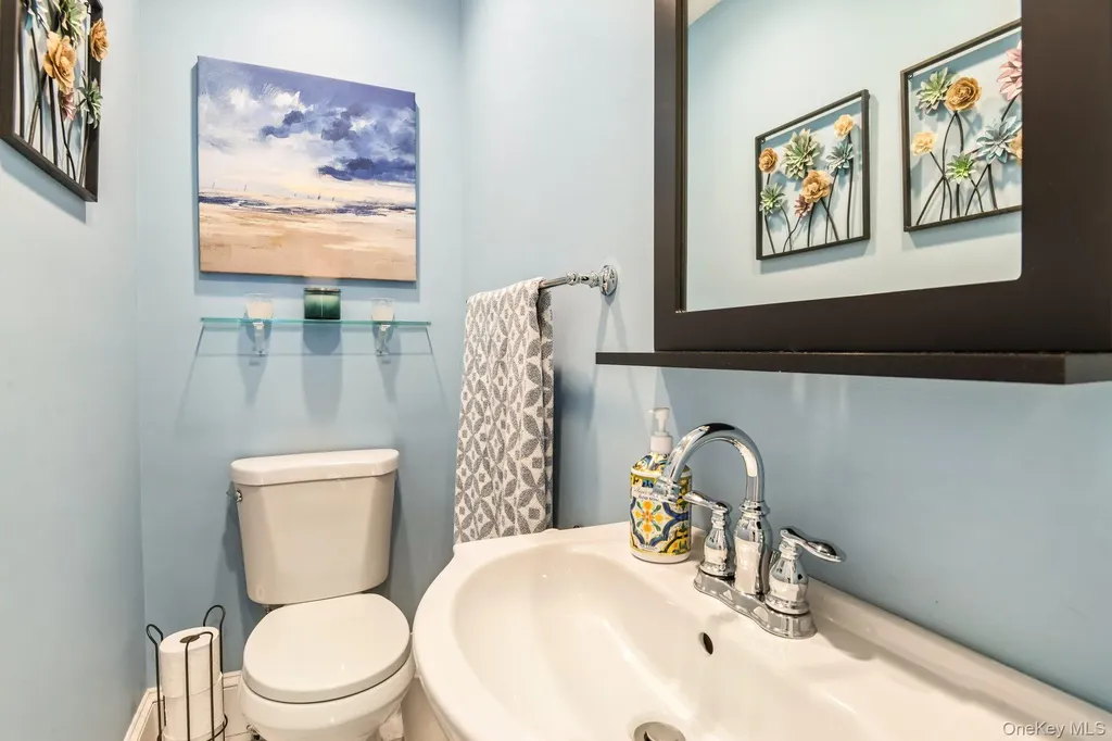 27 Treeview Drive Melville NY 11747