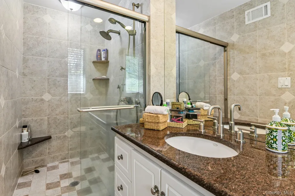 27 Treeview Drive Melville NY 11747