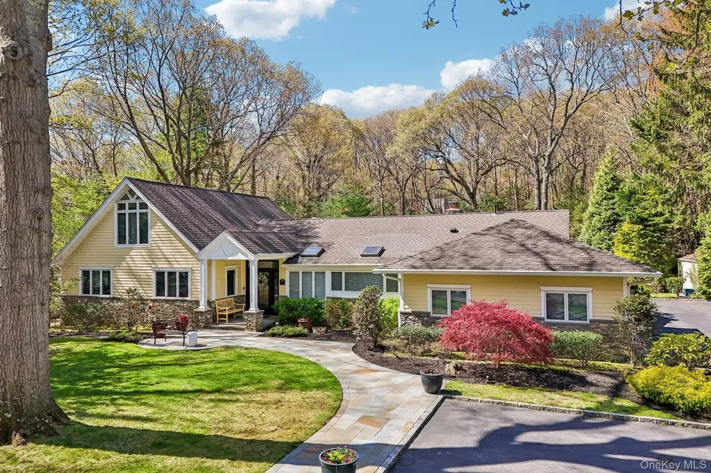 27 Treeview Drive Melville NY 11747
