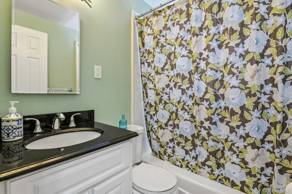 27 Treeview Drive Melville NY 11747