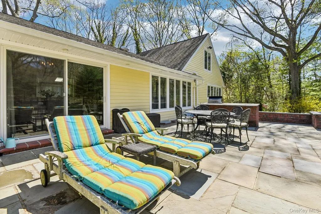 27 Treeview Drive Melville NY 11747