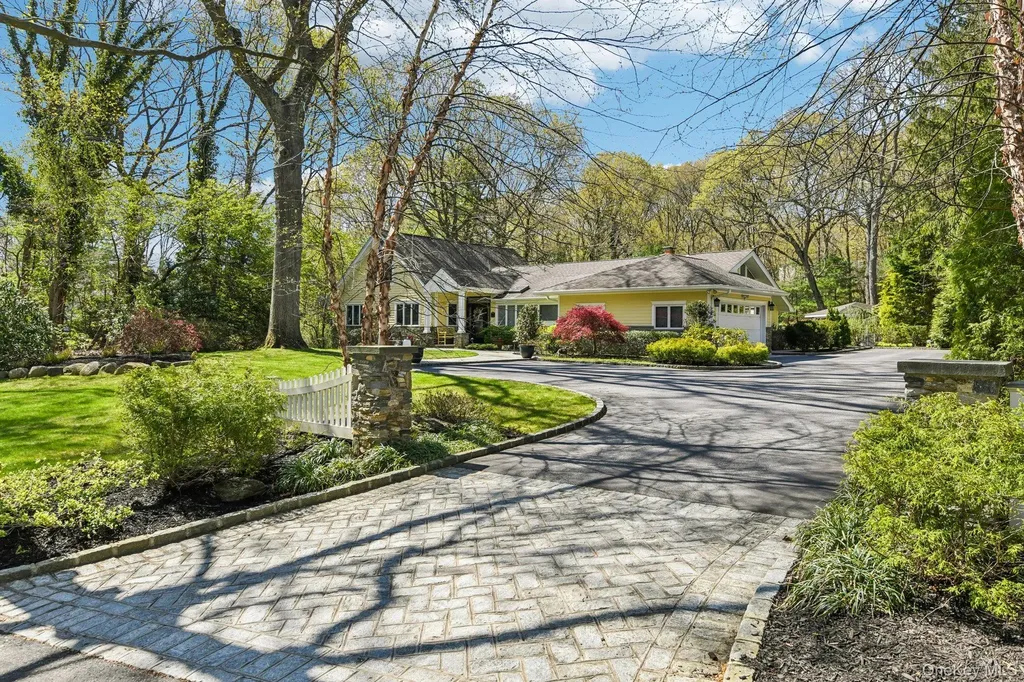 27 Treeview Drive Melville NY 11747