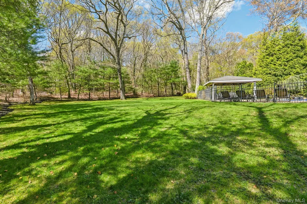 27 Treeview Drive Melville NY 11747