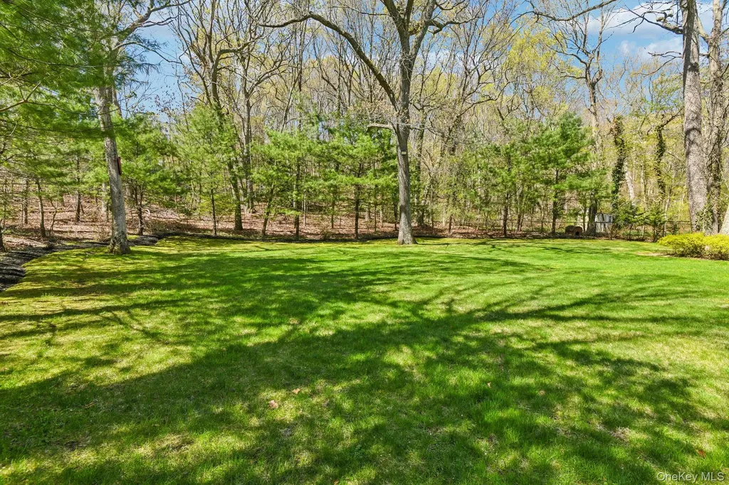 27 Treeview Drive Melville NY 11747