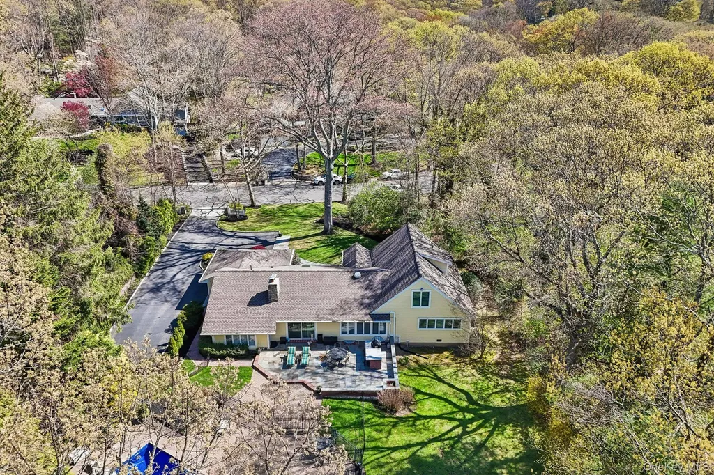 27 Treeview Drive Melville NY 11747