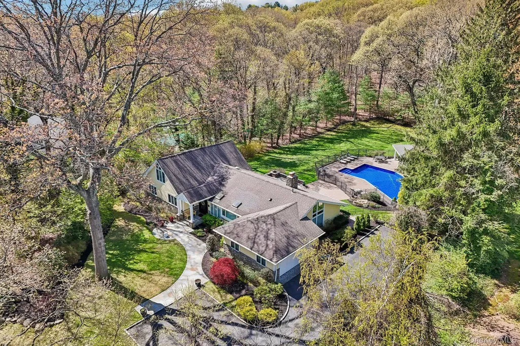 27 Treeview Drive Melville NY 11747