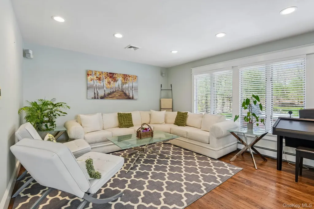 27 Treeview Drive Melville NY 11747