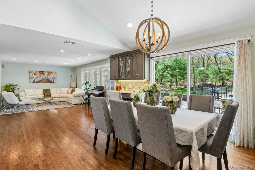 27 Treeview Drive Melville NY 11747